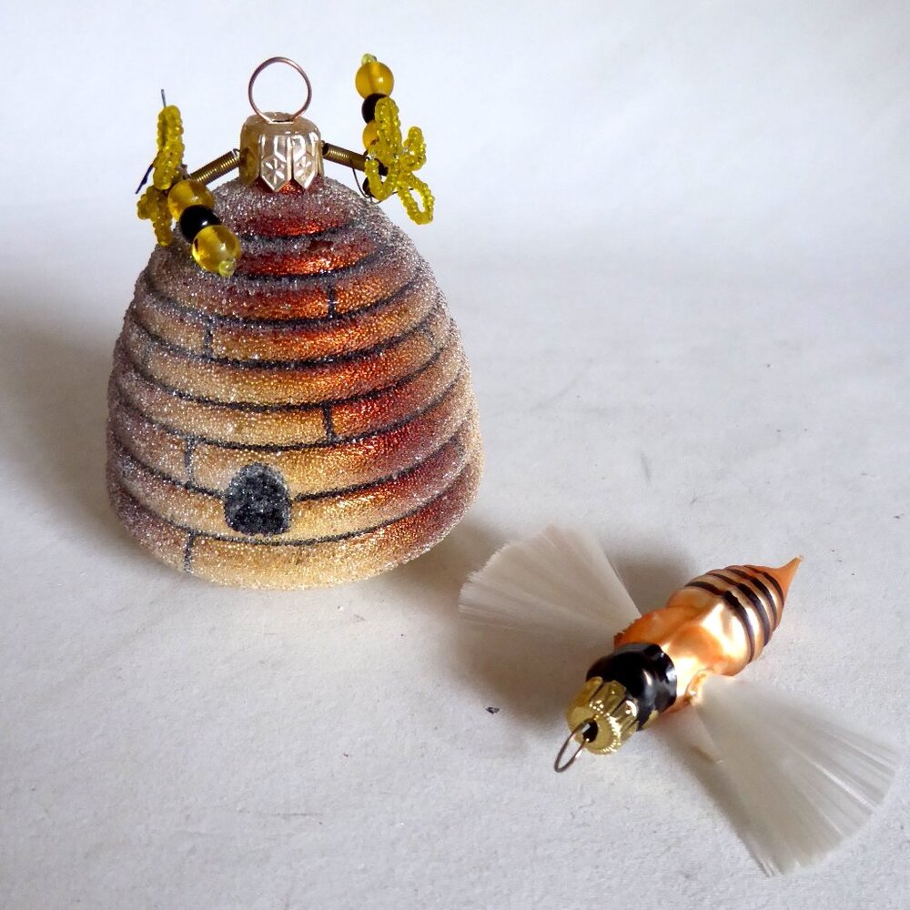 NEW VINTAGE SUGARED BEE HIVE HONEY BEE CHRISTMAS ORNAMENT SET DEPT. 56
